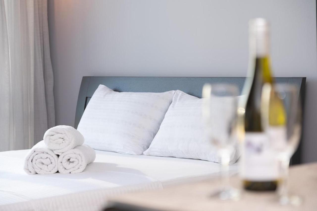 Stylish Panoramic Apartments. Smartplaza. Metro Minskaya Kiev Exterior foto