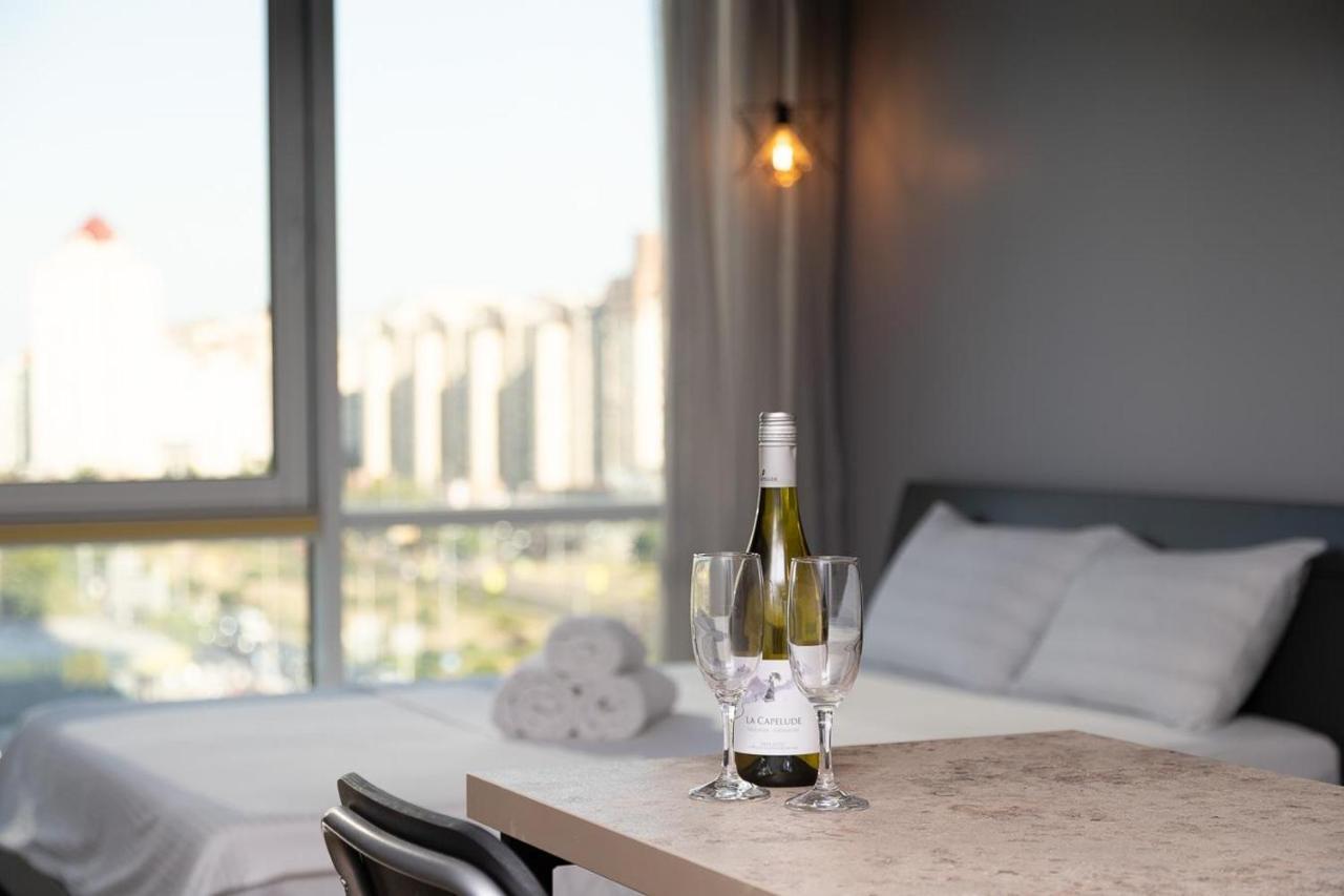 Stylish Panoramic Apartments. Smartplaza. Metro Minskaya Kiev Exterior foto