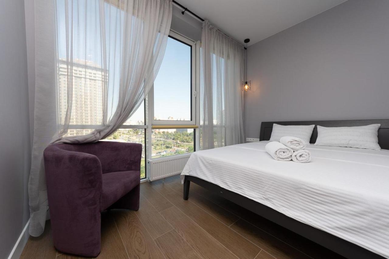 Stylish Panoramic Apartments. Smartplaza. Metro Minskaya Kiev Exterior foto