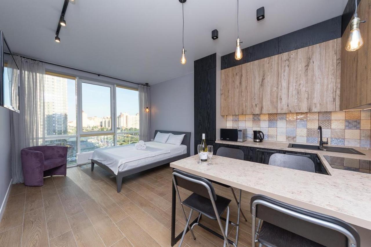 Stylish Panoramic Apartments. Smartplaza. Metro Minskaya Kiev Exterior foto